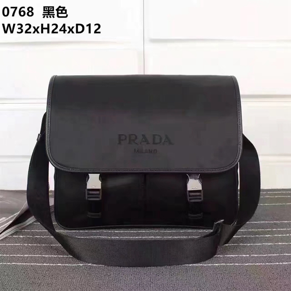 プラダバッグ正面デザイン